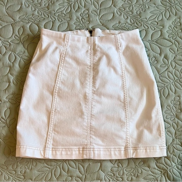 Free People White Denim Zip-Back Mini Skirt - Size 0 - Picture 1 of 6